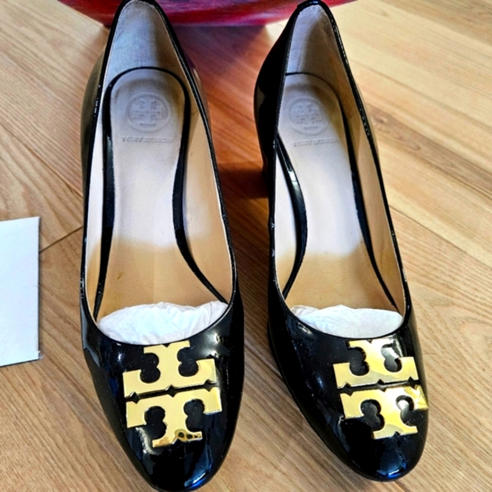 Tory Burch Raleigh 70MM Pump Patent. Like new.